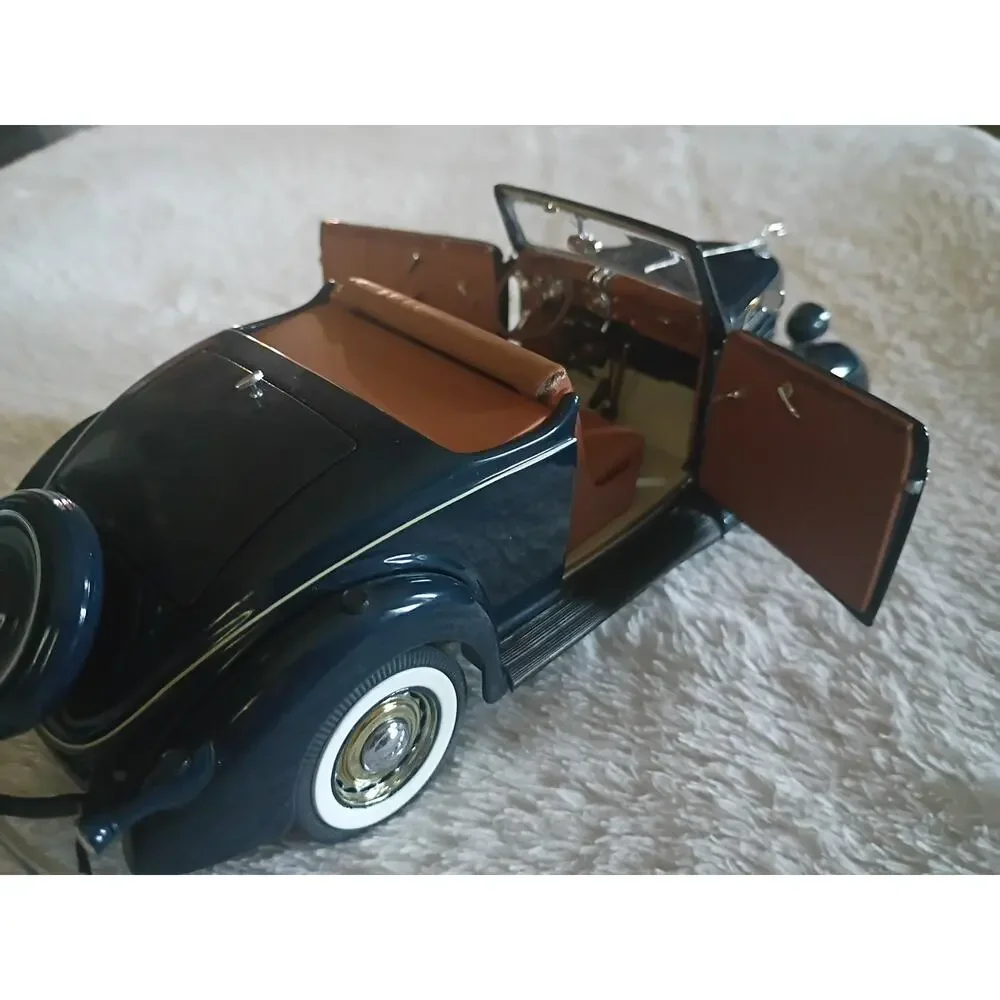 Danbury Mint 1:24 Scale Diecast 1936 Ford Deluxe Cabriolet with Box/Title NM